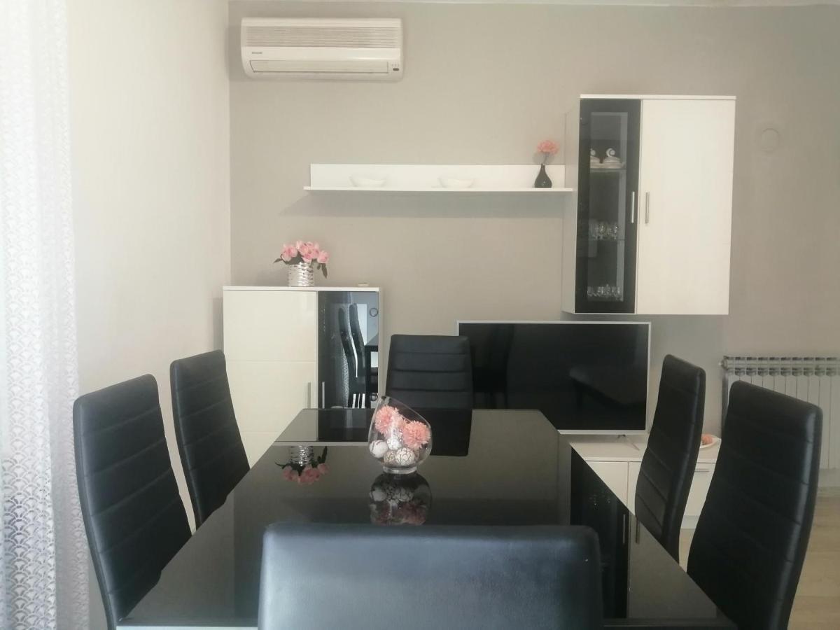 Apartment Vera, 80 M From The Sea Novigrad  Exterior photo